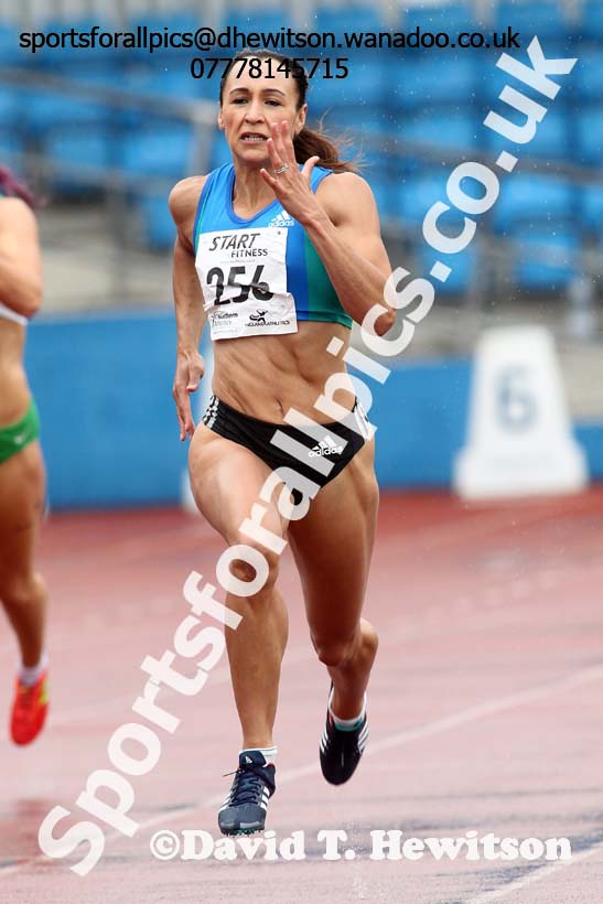 Senior mens 200 metres, Northern Championships, Sport City, Manchester. Photo: David T. Hewitson/Sports for All Pics